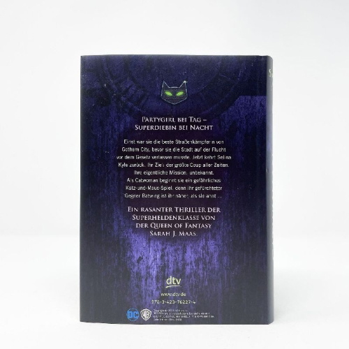 Buchcover und Innenansicht für das Buch: Catwoman: Soulstealer