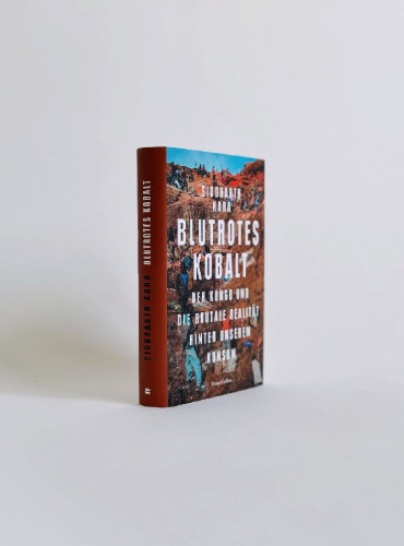 Buchcover und Innenansicht für das Buch: Cobalt Red