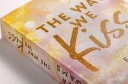 Buchcover und Innenansicht für das Buch: The Way We Kiss