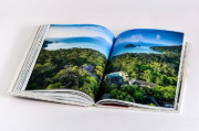 Buchcover und Innenansicht für das Buch: Iconic Hotels
