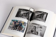 Buchcover und Innenansicht für das Buch: 1000 Years of Joys and Sorrows: A Memoir