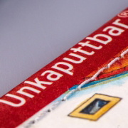Buchcover und Innenansicht für das Buch: Unkaputtbar: Mein erstes Wimmelbuch: Auf dem Bauernhof