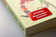 Buchcover und Innenansicht für das Buch: Pubertät ist voll nice ... Nur blöd, dass wir jetzt die Eltern sind