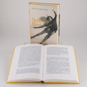 Buchcover und Innenansicht für das Buch: Nelly B:s Hjärta