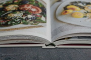 Buchcover und Innenansicht für das Buch: Heimwehküche vegetarisch