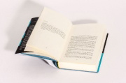 Buchcover und Innenansicht für das Buch: Tranorna flyger söderut
