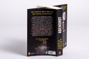Buchcover und Innenansicht für das Buch: The Paris Apartment