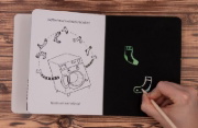 Buchcover und Innenansicht für das Buch: Die besten 33 Kreativ-Kratzelbilder für kleine Künstler
