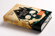 Buchcover und Innenansicht für das Buch: Near the Bone