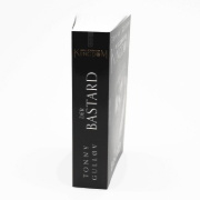 Buchcover und Innenansicht für das Buch: Bastarden