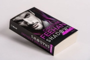 Buchcover und Innenansicht für das Buch: Shadow Flight - Shadow Series Book 5