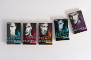 Buchcover und Innenansicht für das Buch: Shadow Flight - Shadow Series Book 5