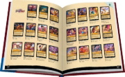 Buchcover und Innenansicht für das Buch: Disney Lorcana Trading Card Game - Der offizielle Collector's Guide: Sets 5-8 - Buch zum Spiel