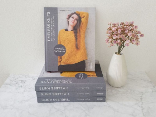 Buchcover und Innenansicht für das Buch: Timeless Knits