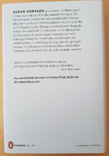 Buchcover und Innenansicht für das Buch: Sontag. Her Life and Work