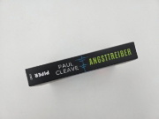 Buchcover und Innenansicht für das Buch: The Pain Tourist