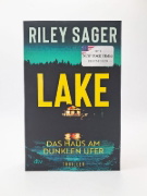 Buchcover und Innenansicht für das Buch: The House Across The Lake