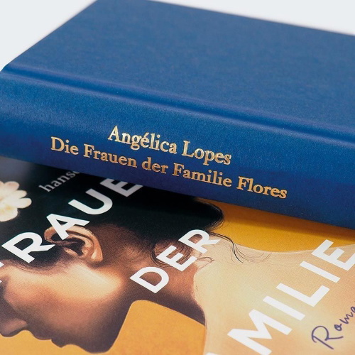Buchcover und Innenansicht für das Buch: A maldição das flores