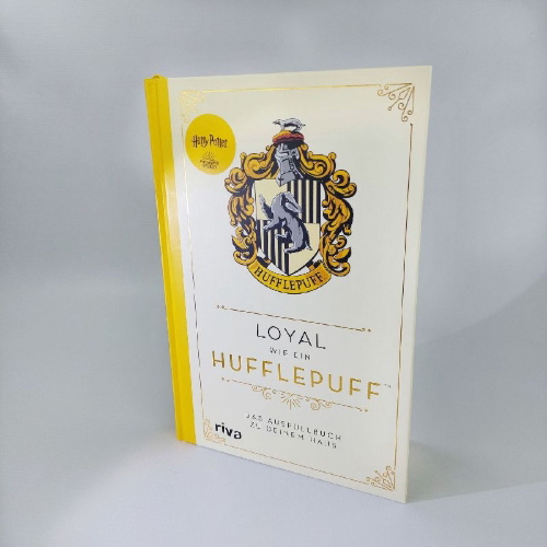 Buchcover und Innenansicht für das Buch: Harry Potter: Loyal wie ein Hufflepuff