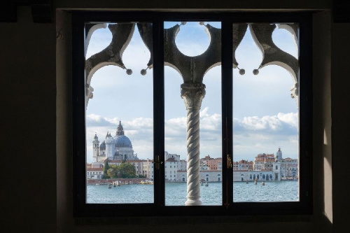 Buchcover und Innenansicht für das Buch: Secret Places Venedig
