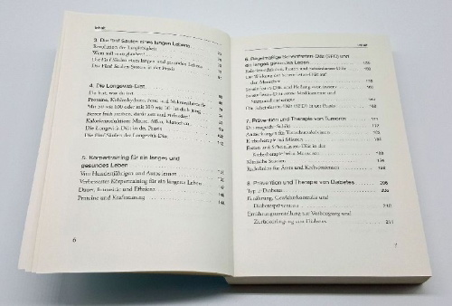 Buchcover und Innenansicht für das Buch: La dieta della longevità