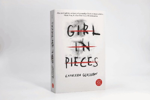 Buchcover und Innenansicht für das Buch: Girl in Pieces