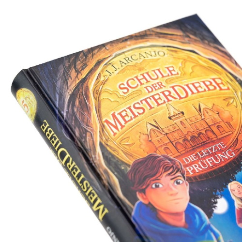 Buchcover und Innenansicht für das Buch: Crookhaven: The Thieves' Revenge