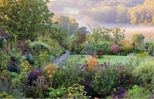 Buchcover und Innenansicht für das Buch: Dreamscapes. Inspirations and beauty in gardens near and far