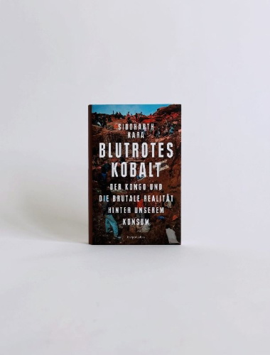 Buchcover und Innenansicht für das Buch: Cobalt Red