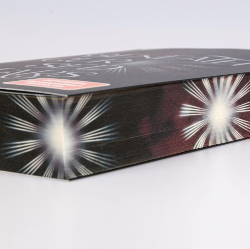 Buchcover und Innenansicht für das Buch: Beneath These Cursed Stars