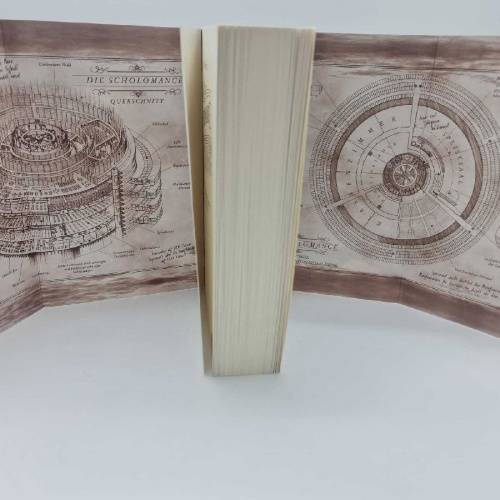 Buchcover und Innenansicht für das Buch: Scholomance