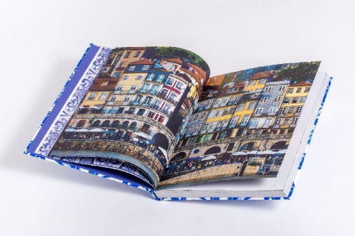 Buchcover und Innenansicht für das Buch: Porto - Recettes et lieux emblématiques