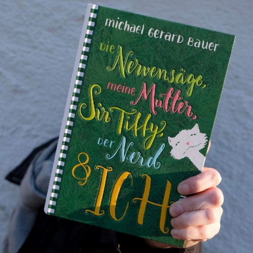 Buchcover und Innenansicht für das Buch: The Pain, My Mother, Sir Tiffy, Cyber Boy & Me