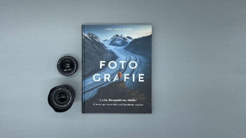 Buchcover und Innenansicht für das Buch: Fotografie