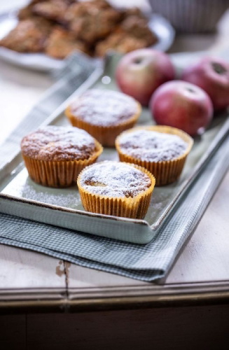 Buchcover und Innenansicht für das Buch: Backen mit Buchweizen und Hafer