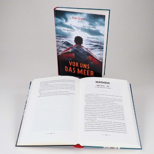 Buchcover und Innenansicht für das Buch: Refugee