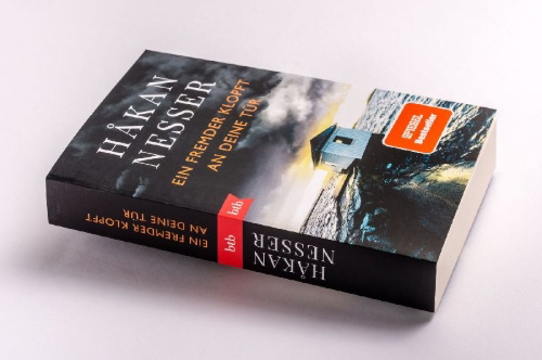 Buchcover und Innenansicht für das Buch: En Främling Knackar pa din  dörr. Och tva andra brottstycken fran Maardam med omnejd.